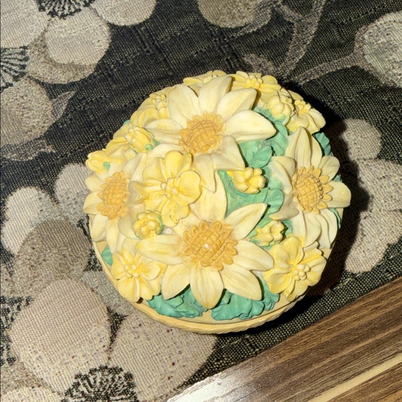Vintage Floral Basket Trinket - Picture 3 of 7
